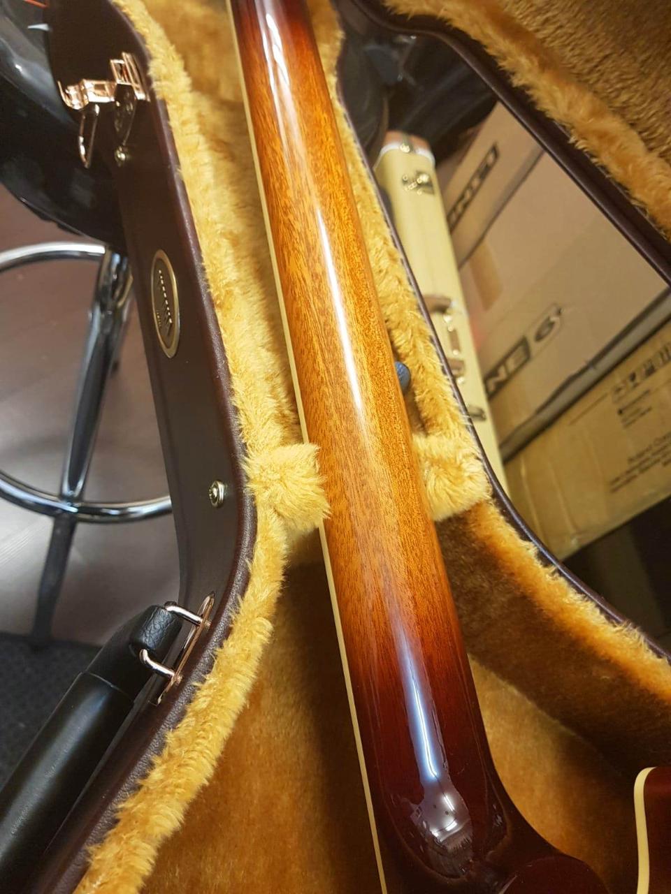 YAMAHA SA2200 VS VIOLIN SUNBURST