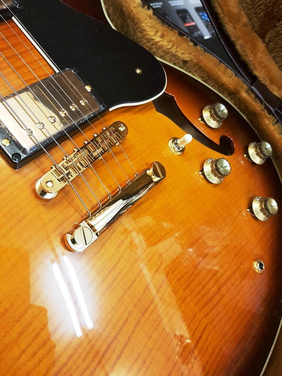 YAMAHA SA2200 BS BROWN SUNBURST