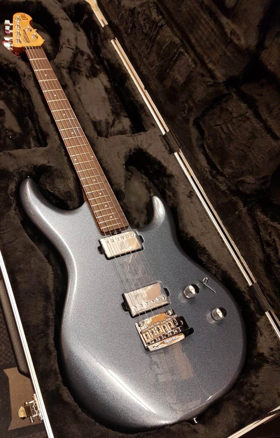 MUSIC MAN LUKE III HH BODHI BLUE