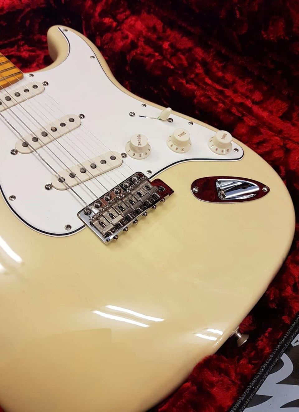 FENDER CUSTOM SHOP AMERICAN CUSTOM STRATOCASTER NOS VINTAGE BLONDE
