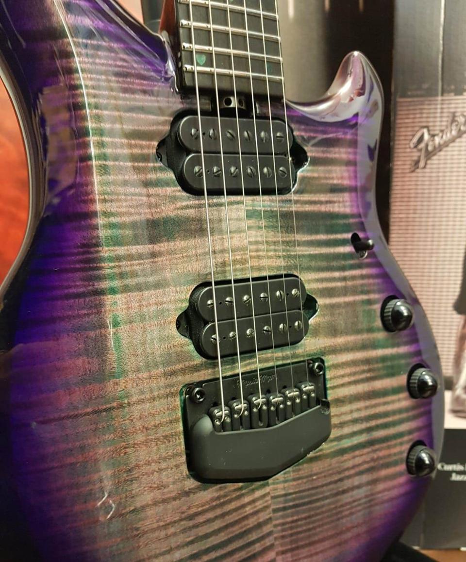 MUSIC MAN MAJESTY JOHN PETRUCCI SIGNATURE FLAME MAPLE TOP CRYSTAL AMETHYST LTD EDITION 2023 N.46/125