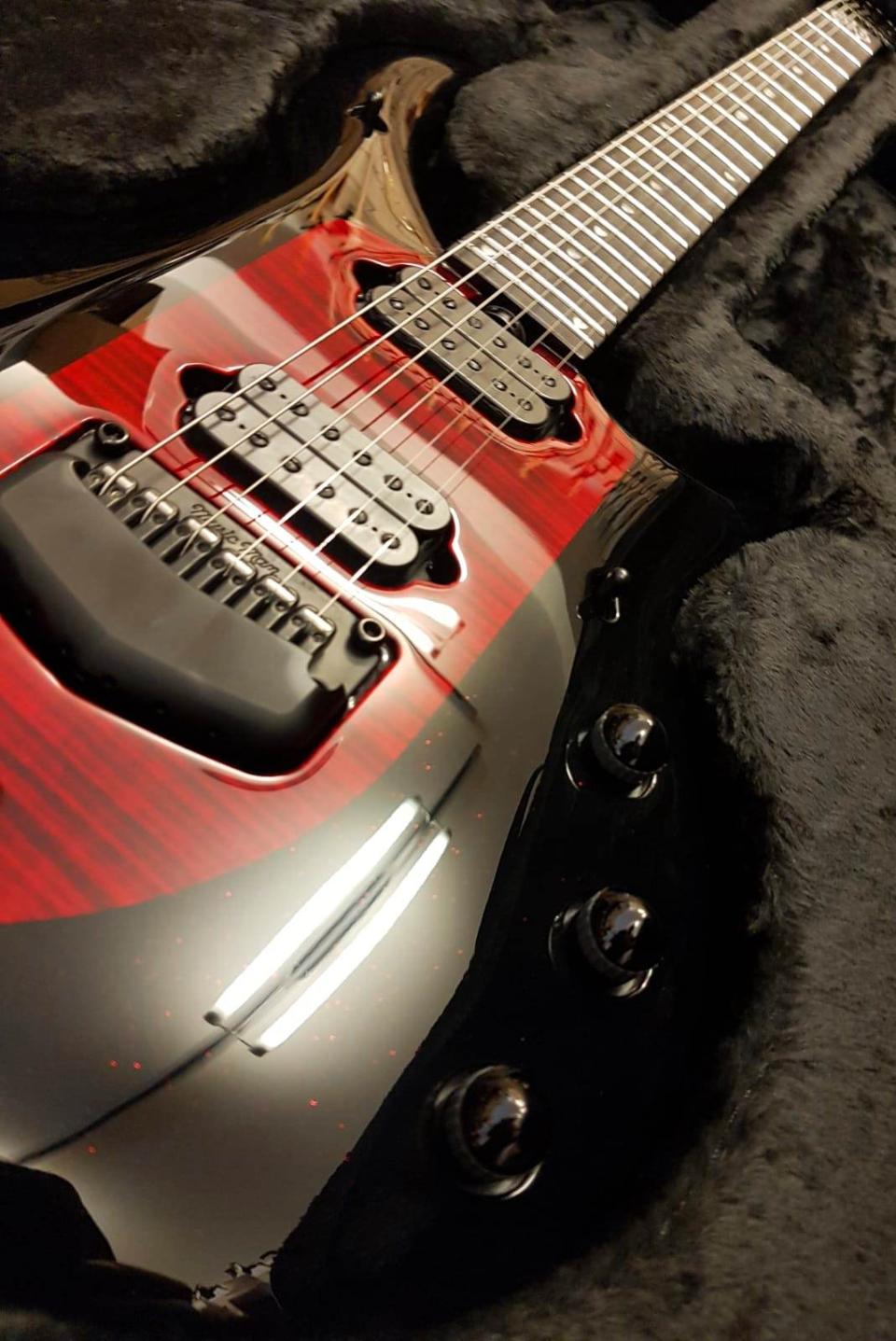 MUSIC MAN MAJESTY JOHN PETRUCCI SIGNATURE DARK RED SPARKLE