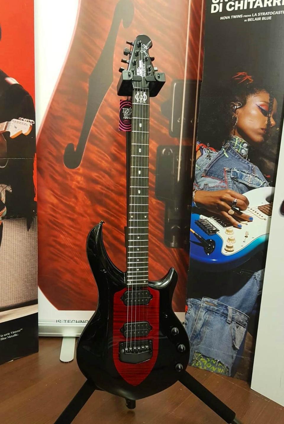 MUSIC MAN MAJESTY JOHN PETRUCCI SIGNATURE DARK RED SPARKLE