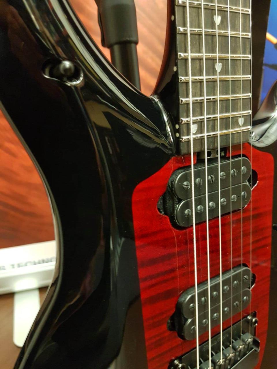 MUSIC MAN MAJESTY JOHN PETRUCCI SIGNATURE DARK RED SPARKLE