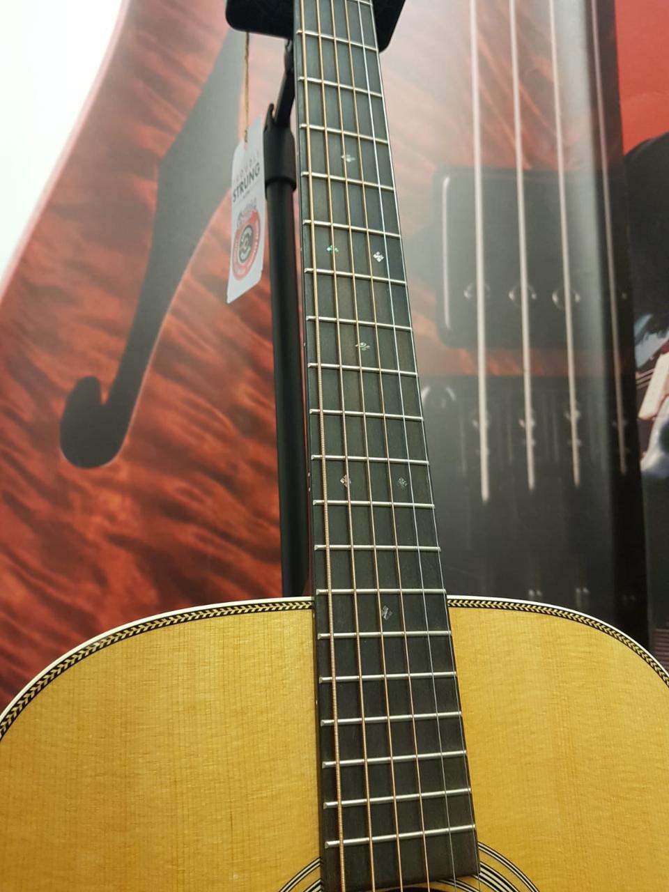 MARTIN OM28E REIMAGINED L.R BAGGS ANTHEM