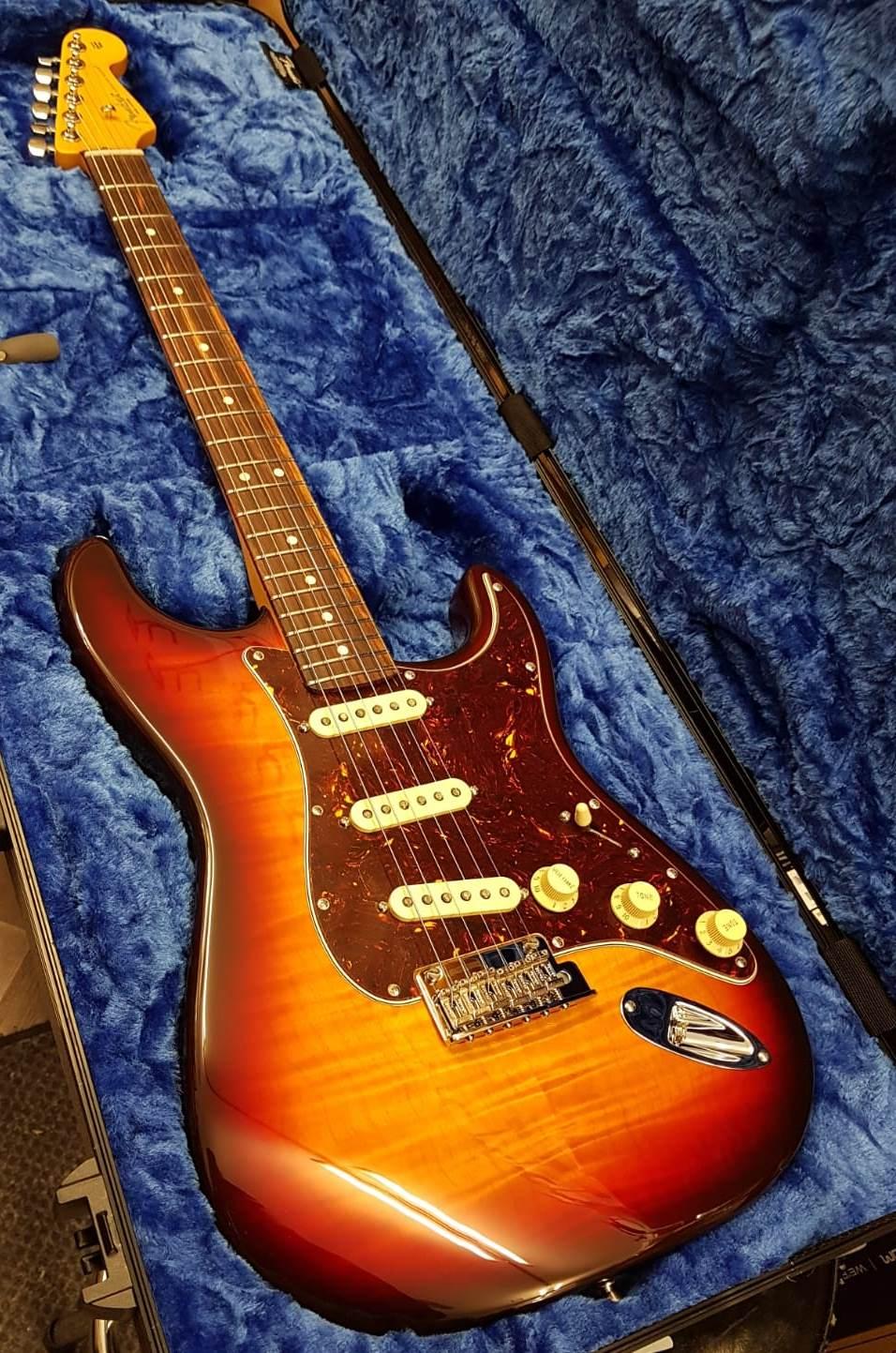FENDER 70th AMERICAN PROFESSIONAL II STRATOCASTER RW COMET BURST