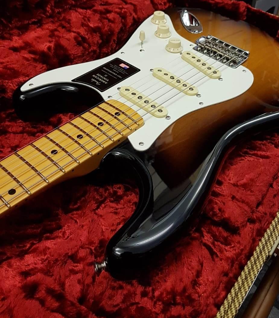 FENDER AMERICAN VINTAGE II 1957 STRATOCASTER MN 2 COLOR SUNBURST