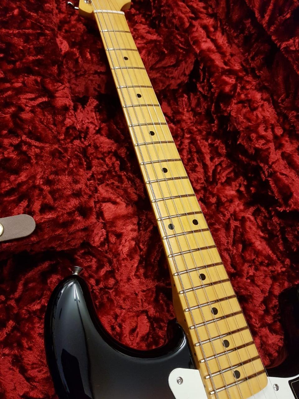 FENDER AMERICAN VINTAGE II 1957 STRATOCASTER MN 2 COLOR SUNBURST