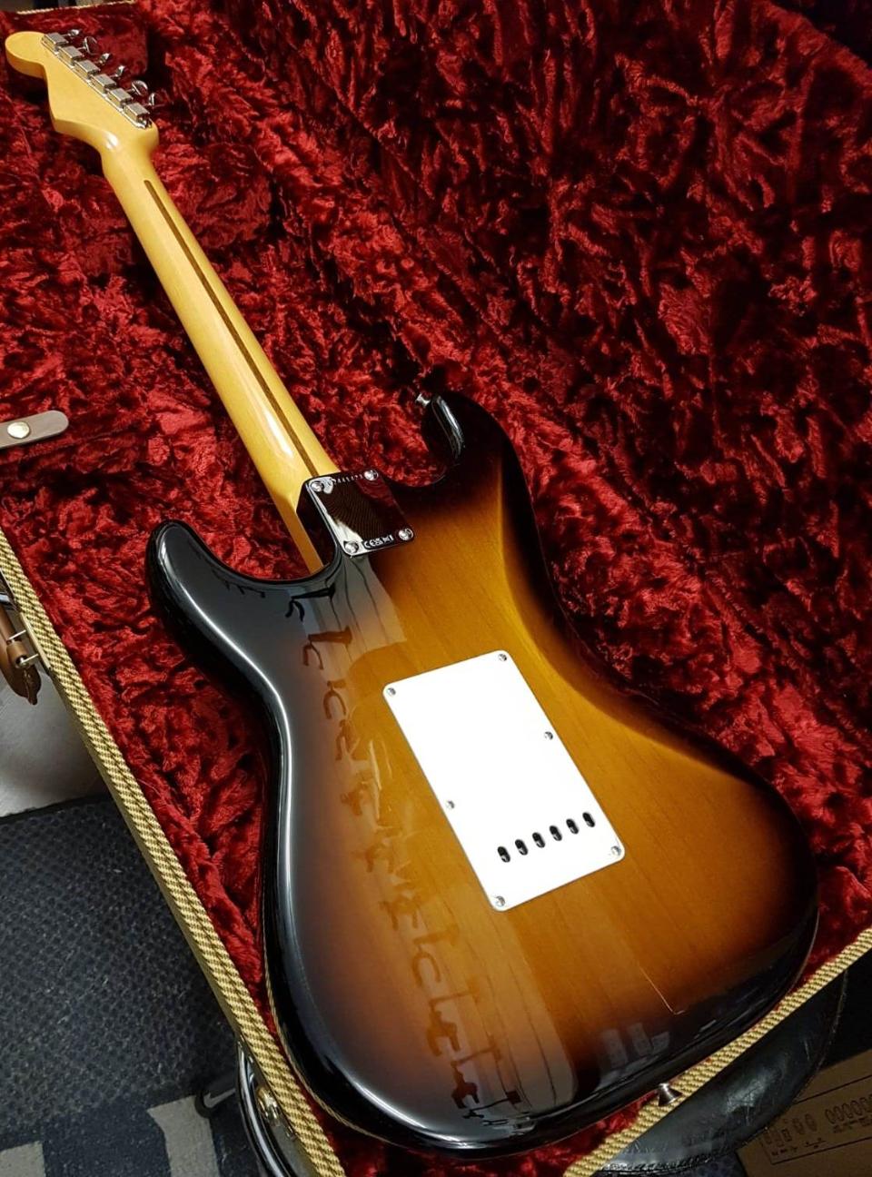 FENDER AMERICAN VINTAGE II 1957 STRATOCASTER MN 2 COLOR SUNBURST