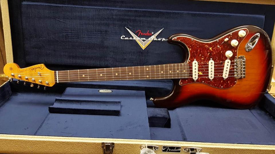 FENDER CUSTOM SHOP LIMITED EDITION ROASTED PINE STRATOCASTER DLX CLOSET CLASSIC CHOCOLATE SUNBURST