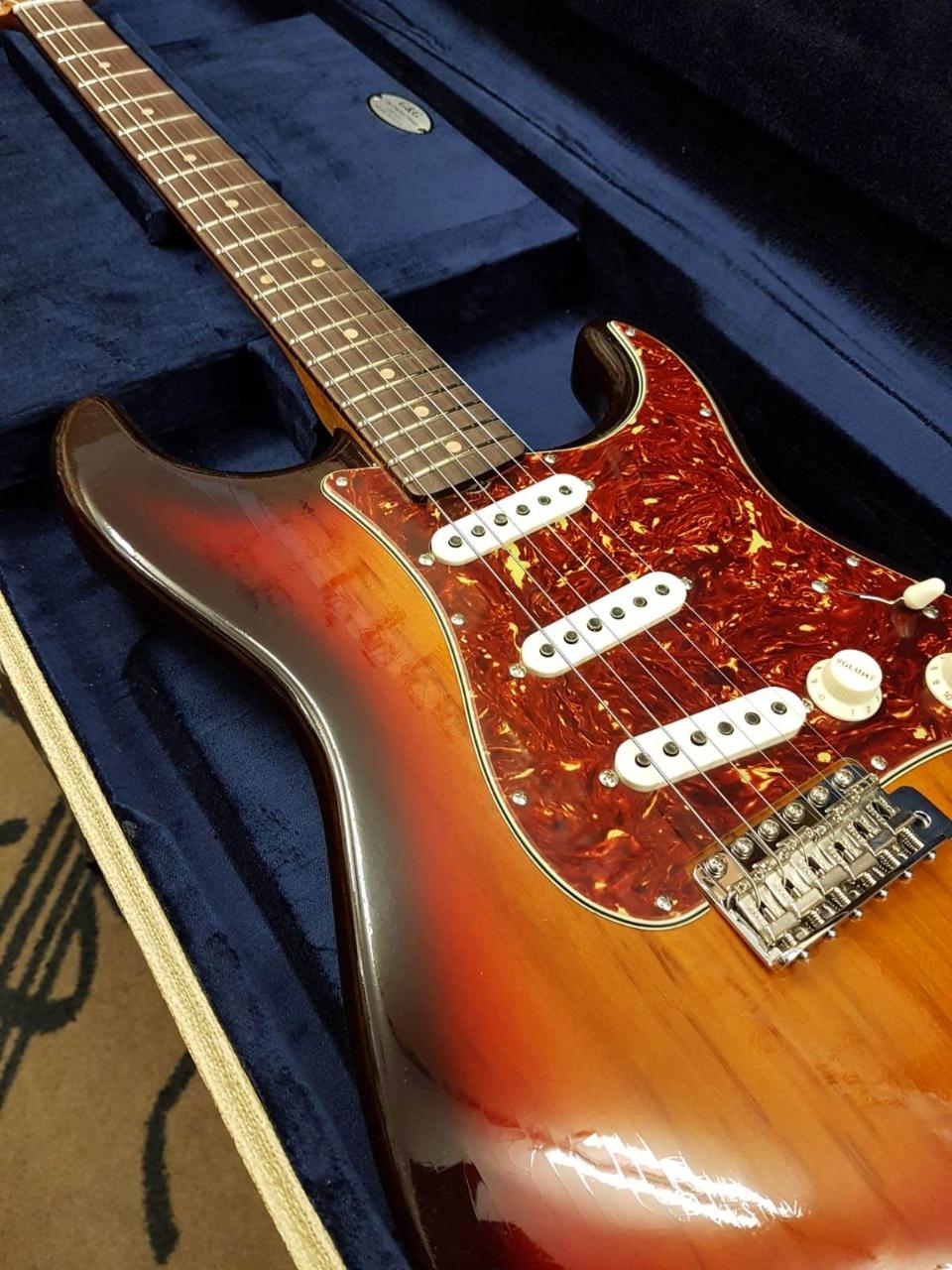 FENDER CUSTOM SHOP LIMITED EDITION ROASTED PINE STRATOCASTER DLX CLOSET CLASSIC CHOCOLATE SUNBURST