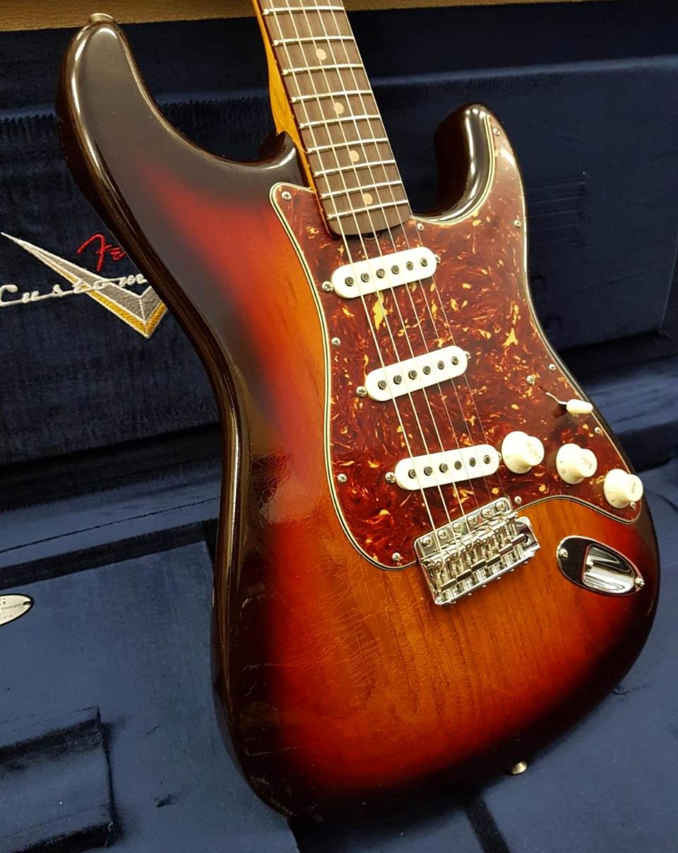 FENDER CUSTOM SHOP LIMITED EDITION ROASTED PINE STRATOCASTER DLX CLOSET CLASSIC CHOCOLATE SUNBURST