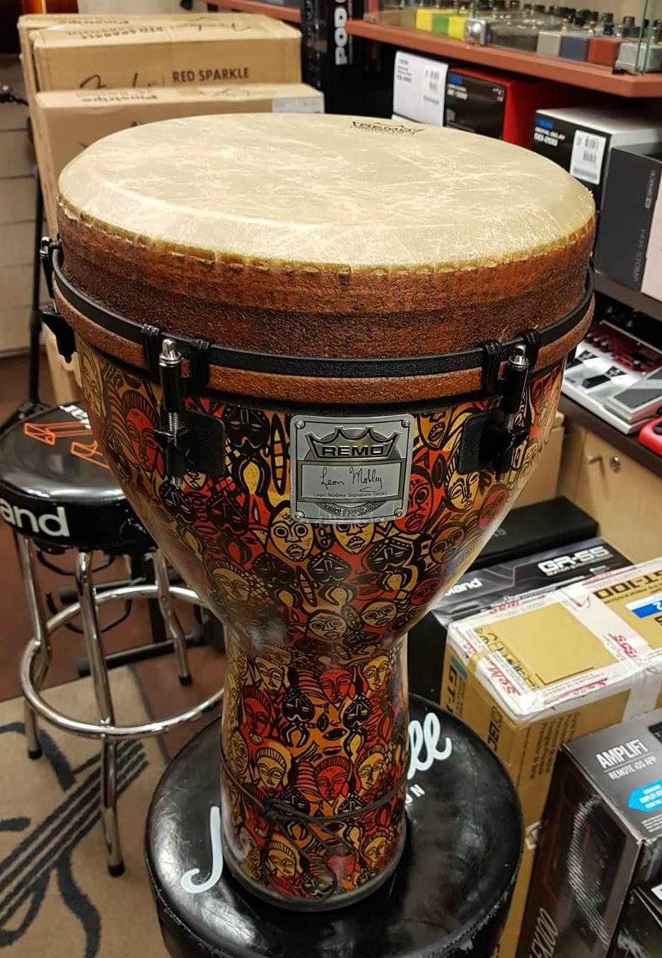 REMO DJ-0012-LM MULTI MASK LEON MOBLEY 12" DJEMBE CON BORSA MEINL