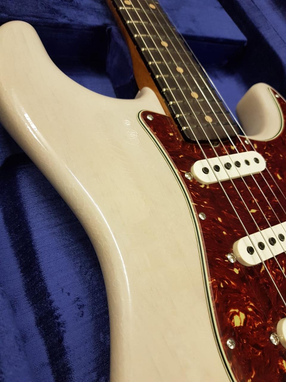 FENDER CUSTOM SHOP LIMITED EDITION ROASTED PINE STRATOCASTER DLX CLOSET CLASSIC WHITE BLONDE