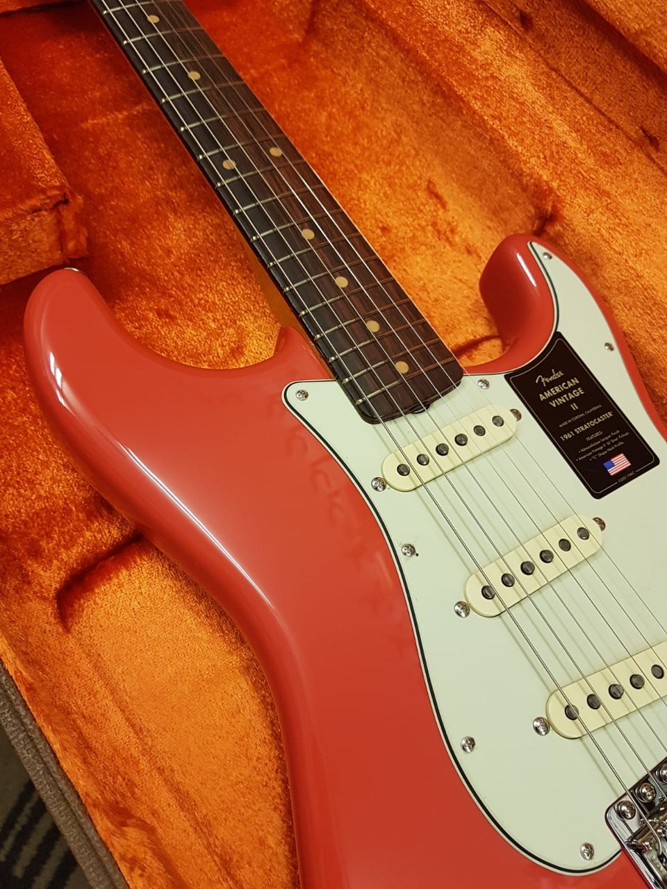 FENDER AMERICAN VINTAGE II 1961 STRATOCASTER FIESTA RED