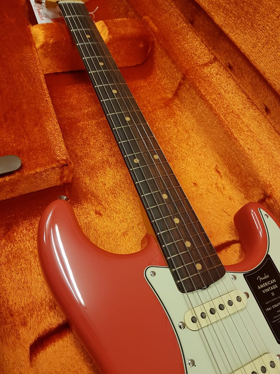 FENDER AMERICAN VINTAGE II 1961 STRATOCASTER FIESTA RED