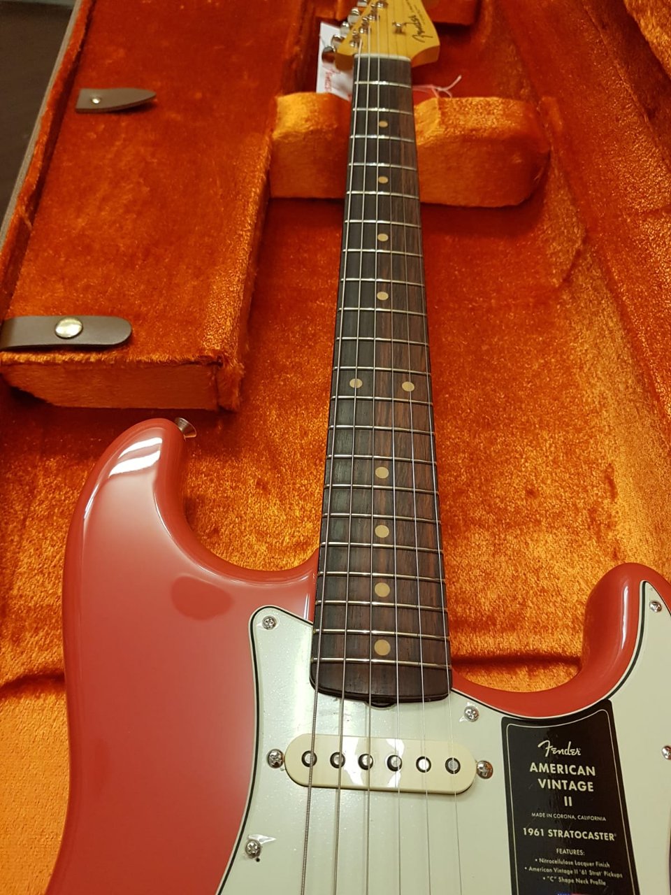 FENDER AMERICAN VINTAGE II 1961 STRATOCASTER FIESTA RED