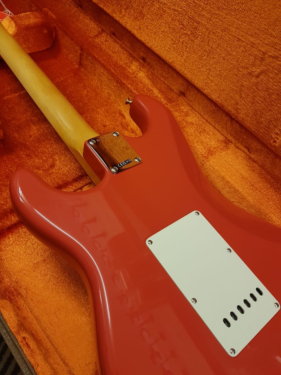 FENDER AMERICAN VINTAGE II 1961 STRATOCASTER FIESTA RED