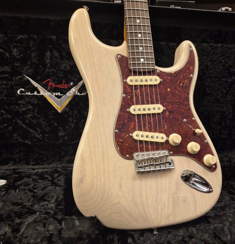 FENDER CUSTOM SHOP AMERICAN CUSTOM STRATOCASTER AGED WHITE BLONDE