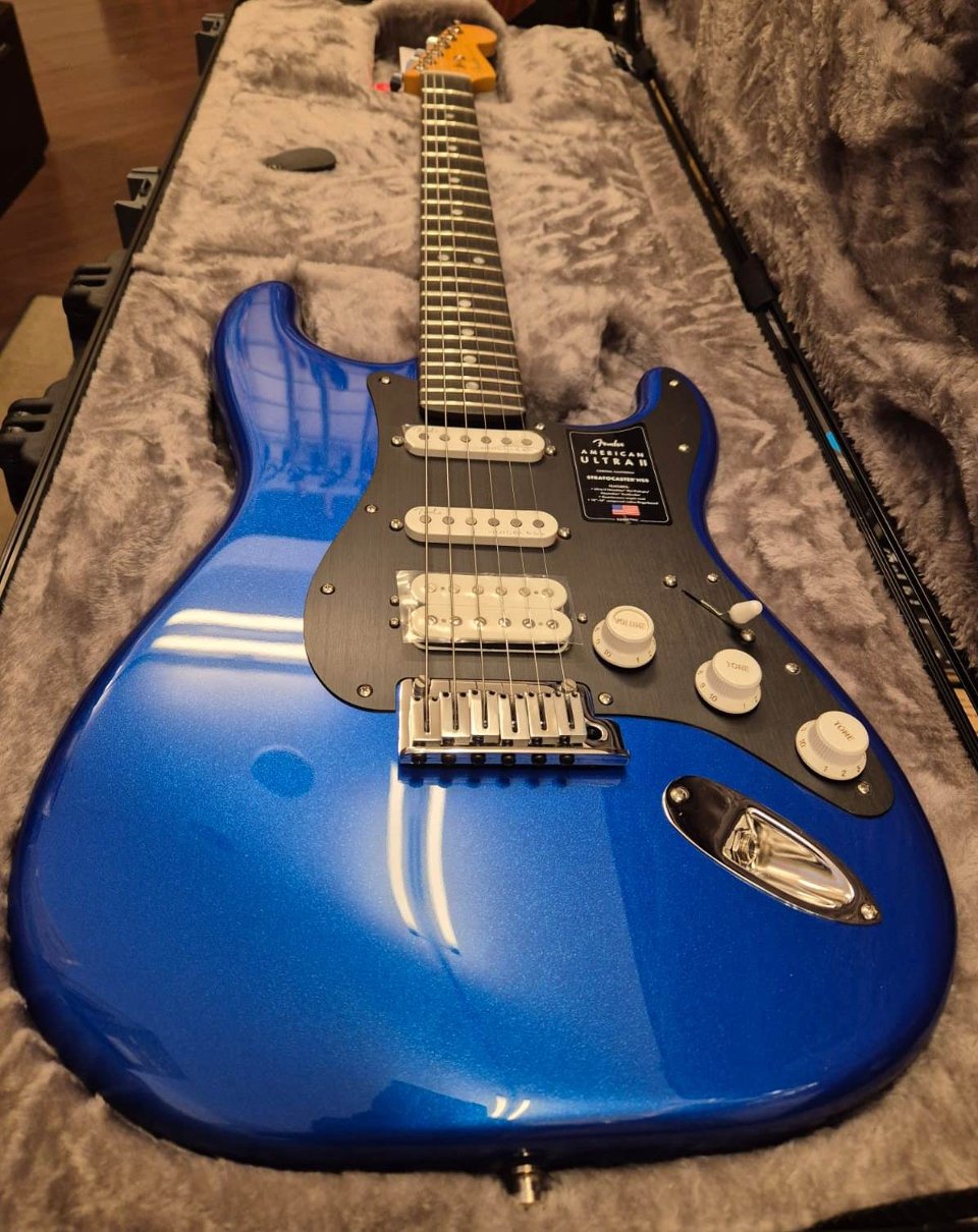 FENDER AMERICAN ULTRA II STRATOCASTER EB HSS NOBLE BLUE