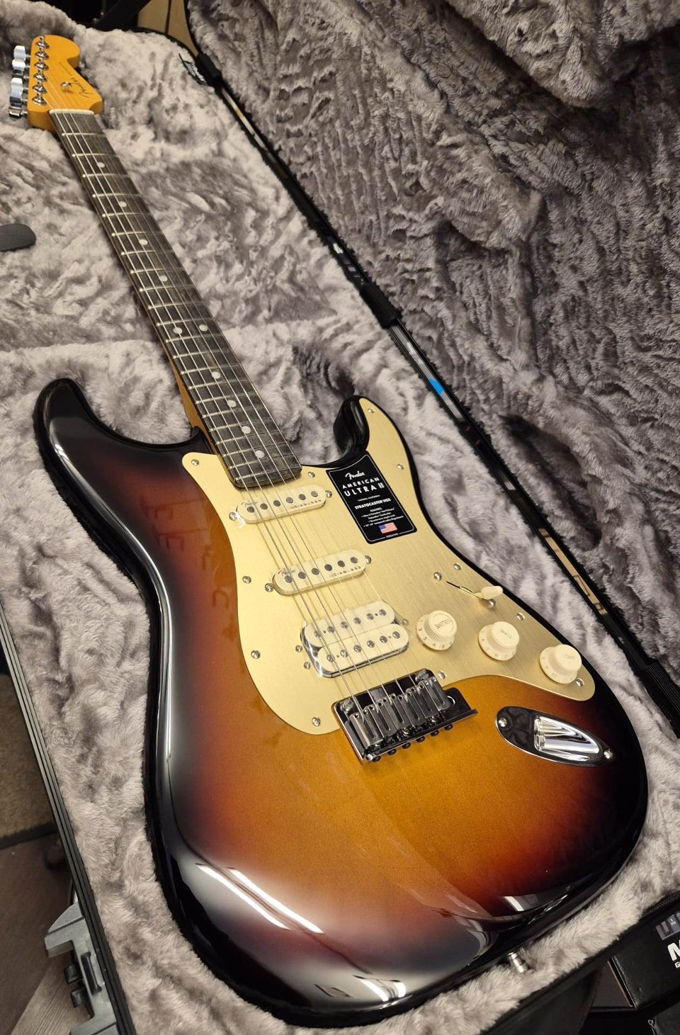 FENDER AMERICAN ULTRA II STRATOCASTER HSS ULTRABURST