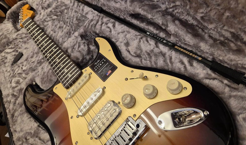 FENDER AMERICAN ULTRA II STRATOCASTER HSS ULTRABURST