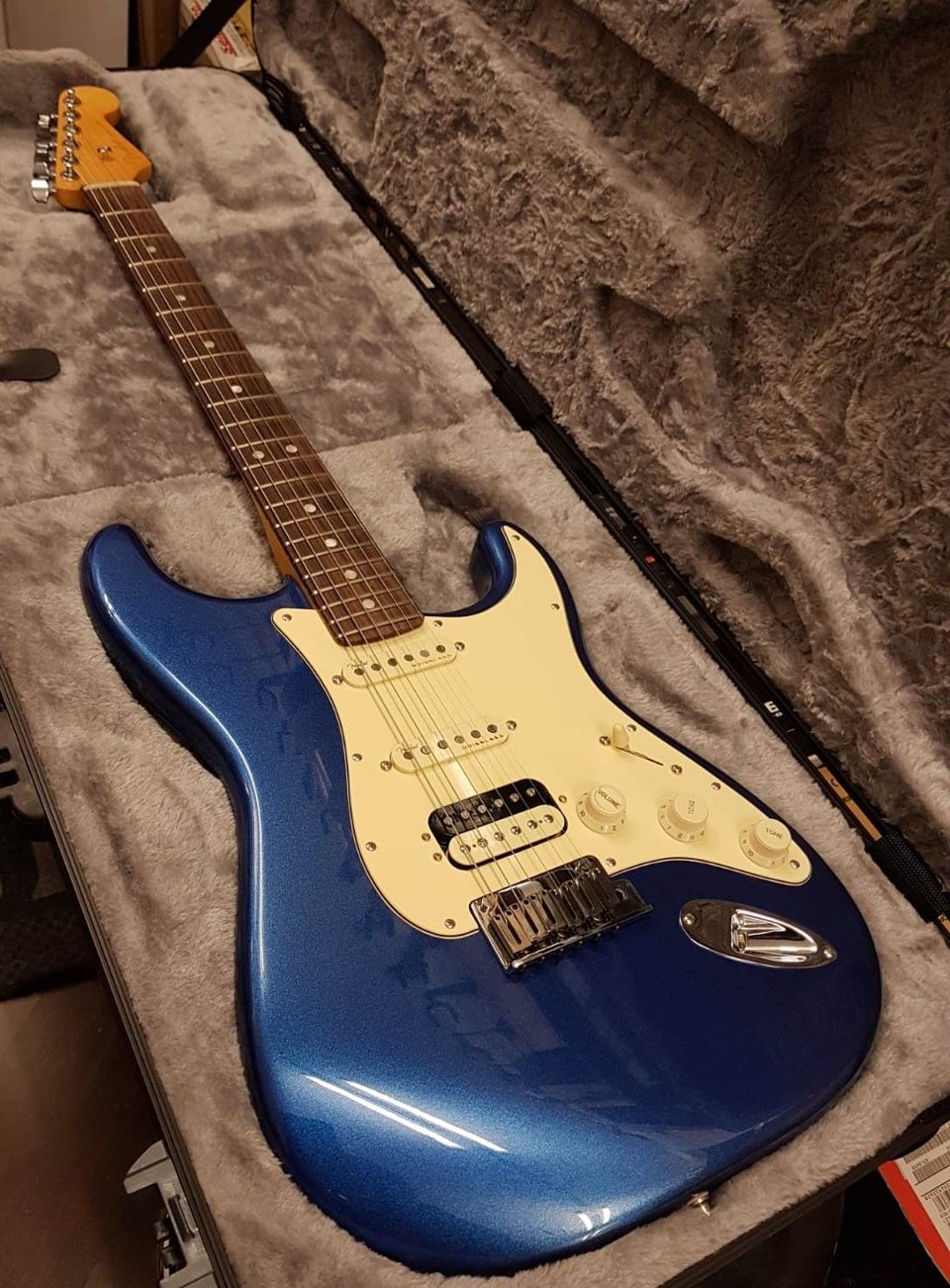 FENDER AMERICAN ULTRA STRATOCASTER HSS COBRA BLUE