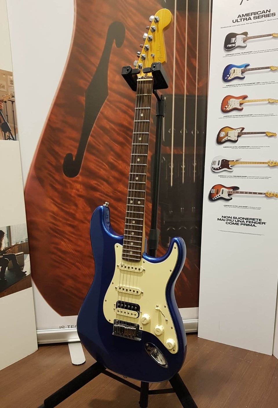 FENDER AMERICAN ULTRA STRATOCASTER HSS COBRA BLUE