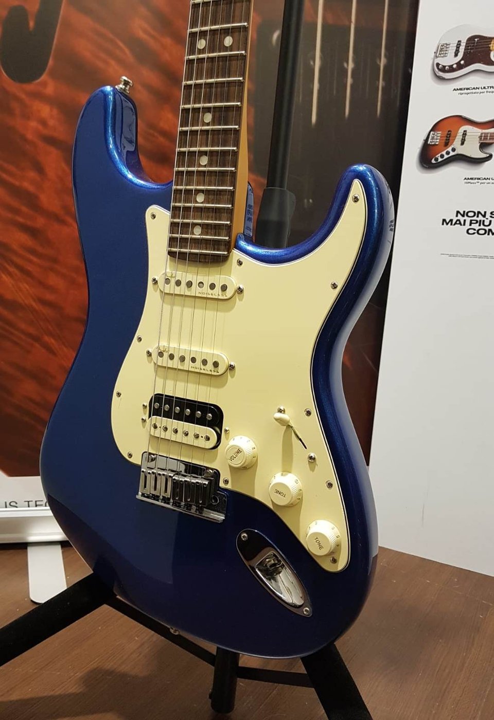 FENDER AMERICAN ULTRA STRATOCASTER HSS COBRA BLUE