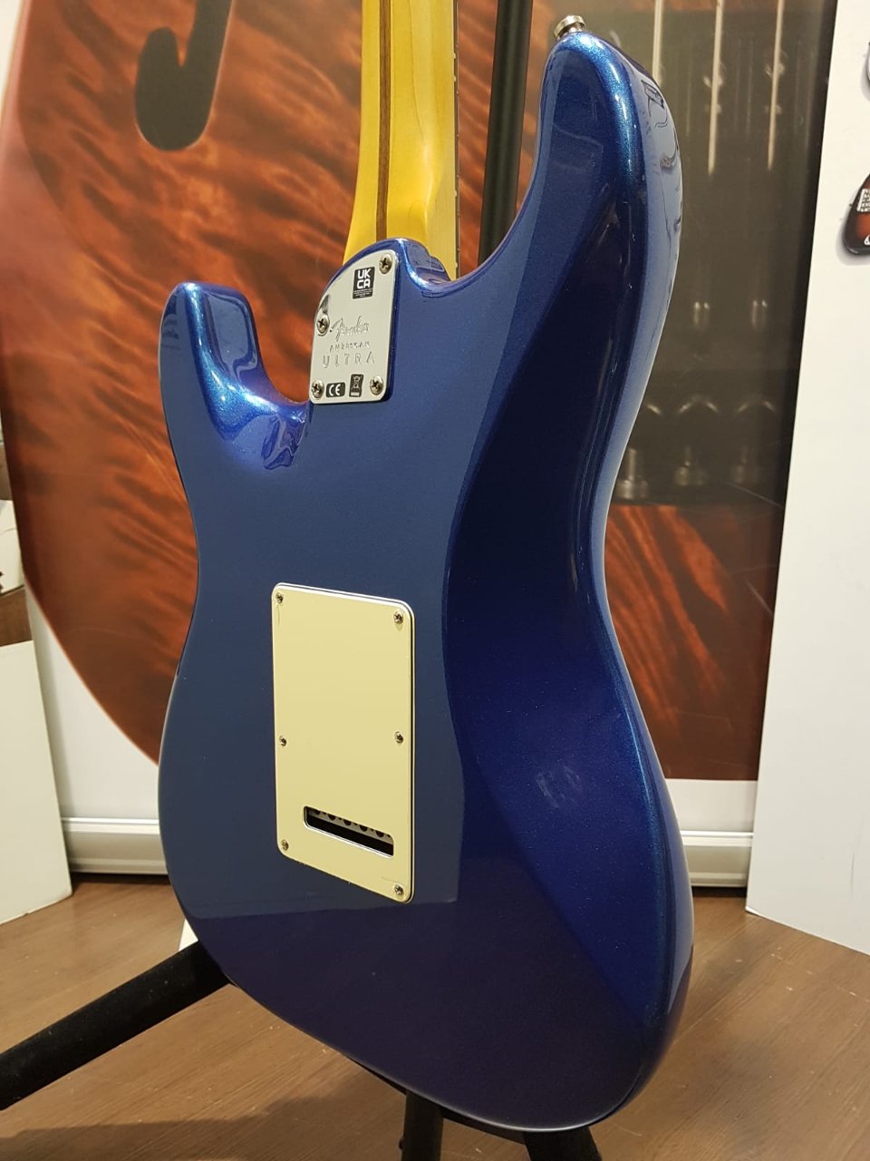 FENDER AMERICAN ULTRA STRATOCASTER HSS COBRA BLUE