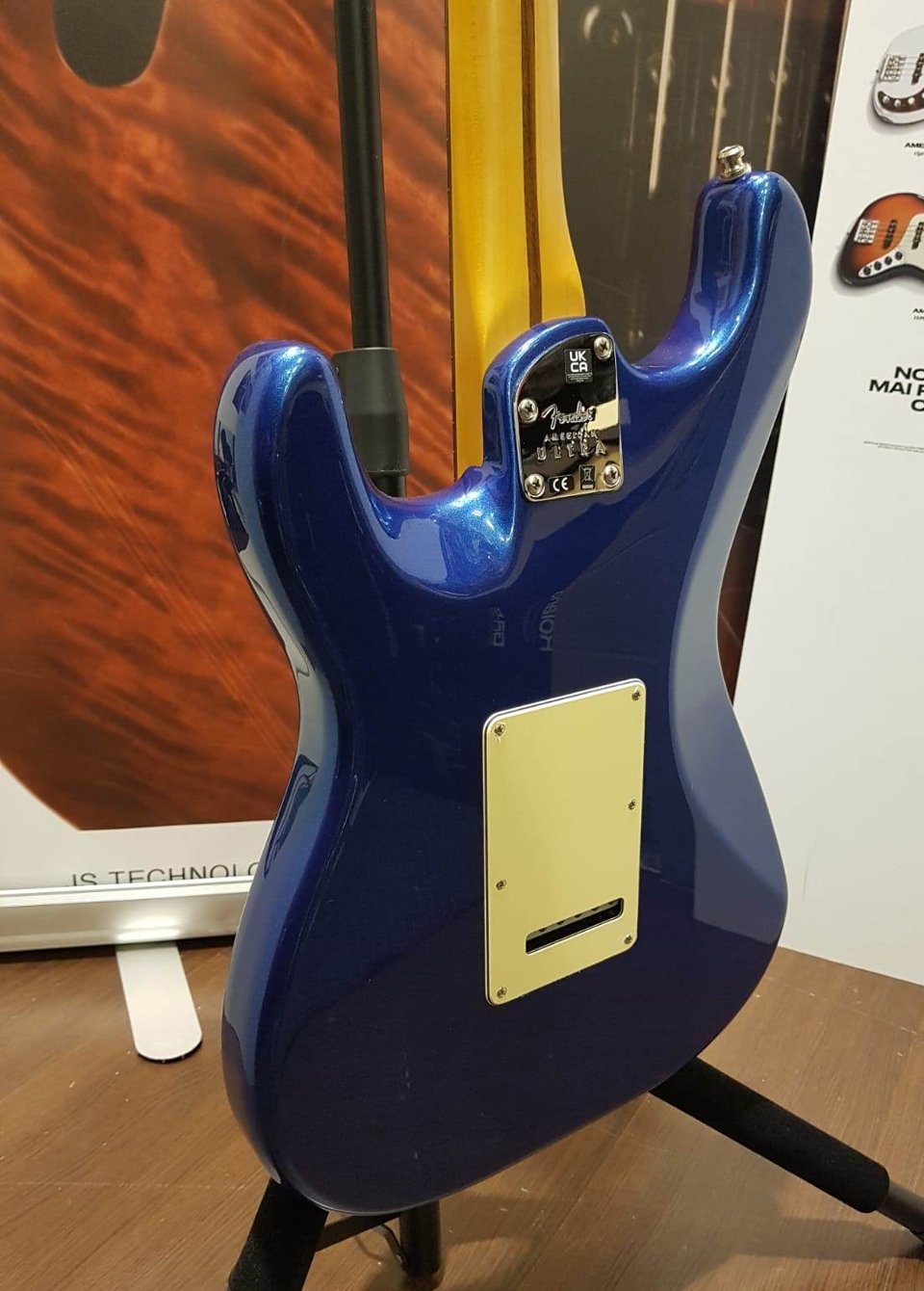 FENDER AMERICAN ULTRA STRATOCASTER HSS COBRA BLUE