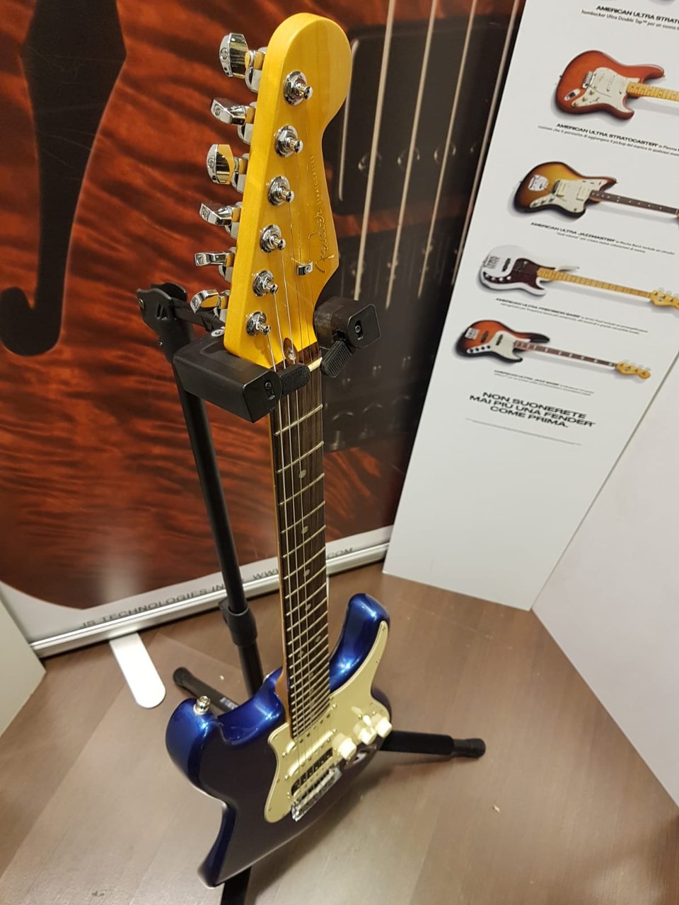 FENDER AMERICAN ULTRA STRATOCASTER HSS COBRA BLUE