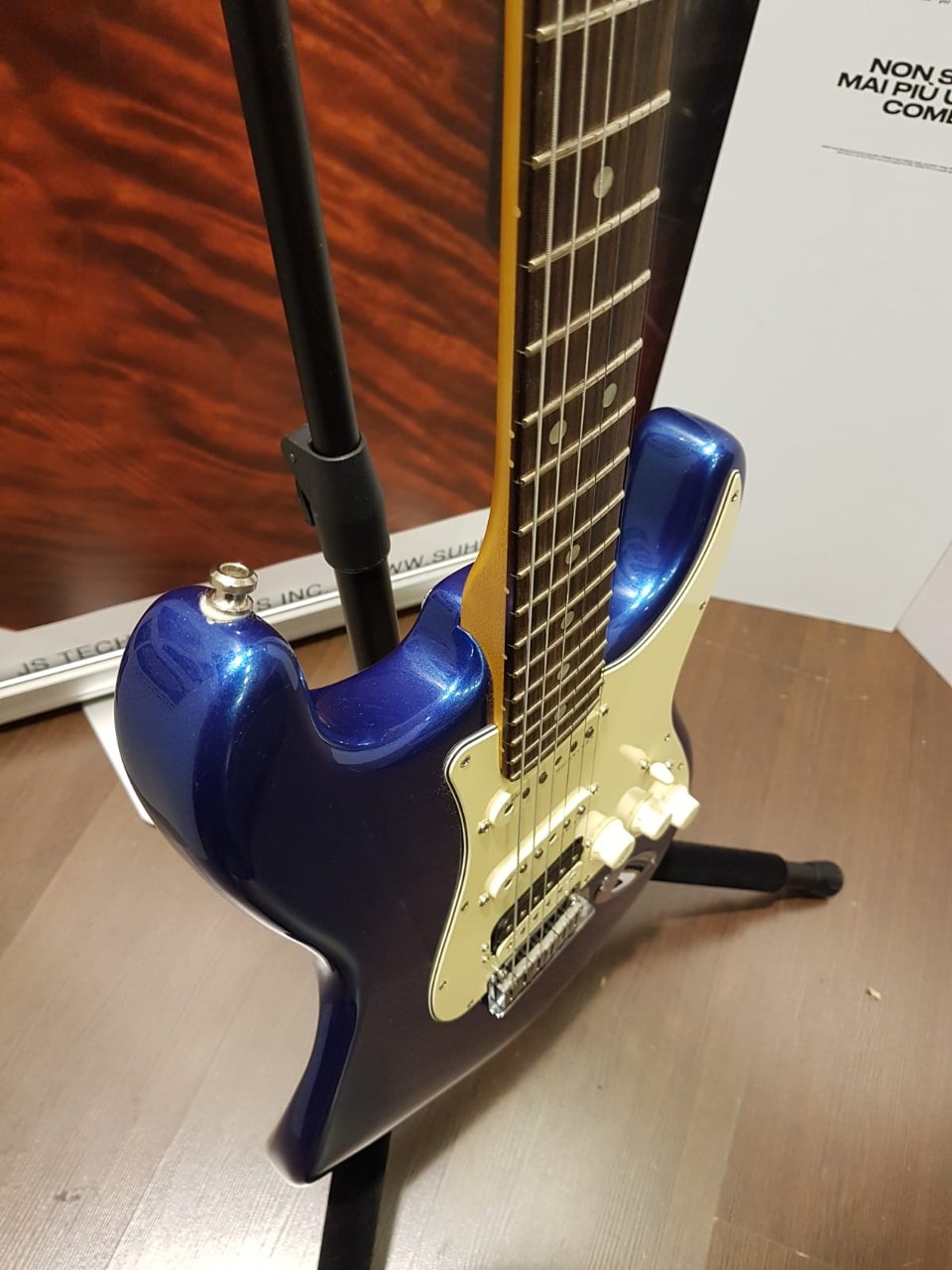 FENDER AMERICAN ULTRA STRATOCASTER HSS COBRA BLUE