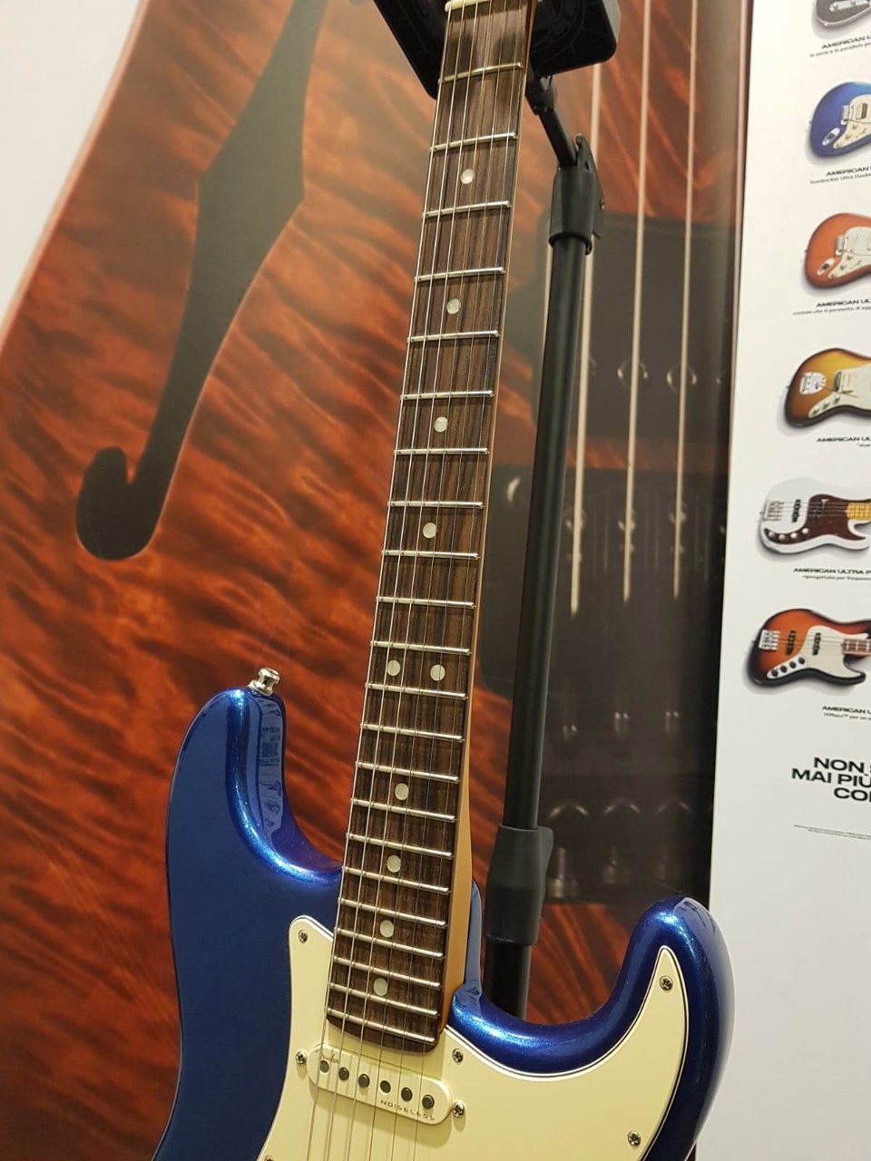 FENDER AMERICAN ULTRA STRATOCASTER HSS COBRA BLUE