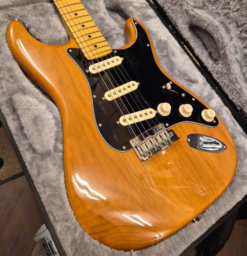 FENDER AMERICAN PROFESSIONAL II STRATOCASTER MN ROASTED PINE