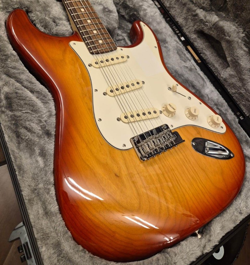 FENDER AMERICAN PROFESSIONAL STRATOCASTER RW SIENNA SUNBURST