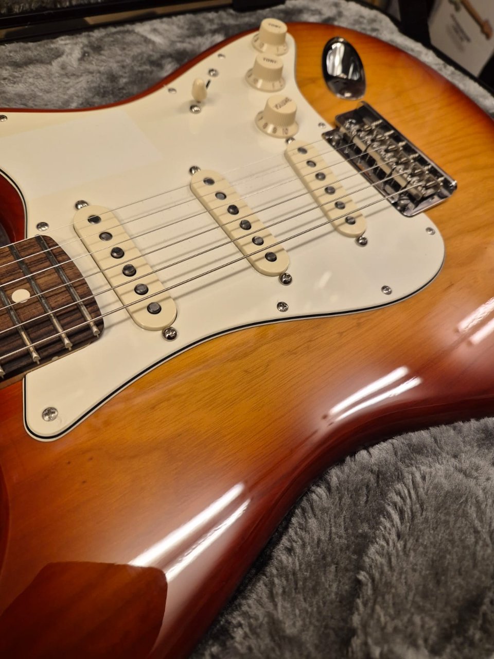 FENDER AMERICAN PROFESSIONAL STRATOCASTER RW SIENNA SUNBURST