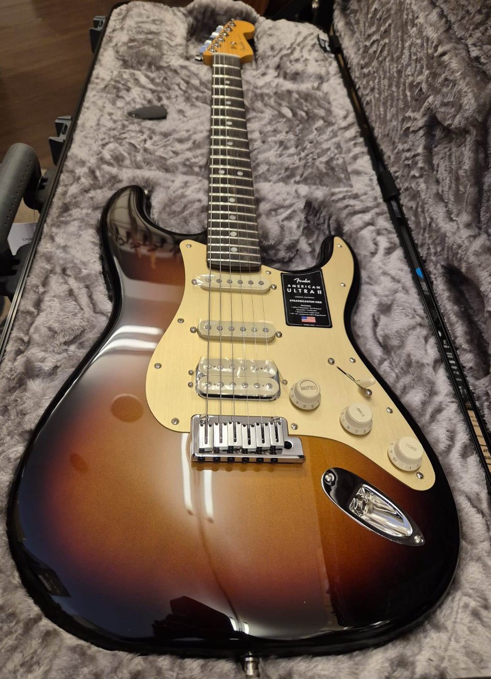 FENDER AMERICAN ULTRA II STRATOCASTER HSS ULTRABURST