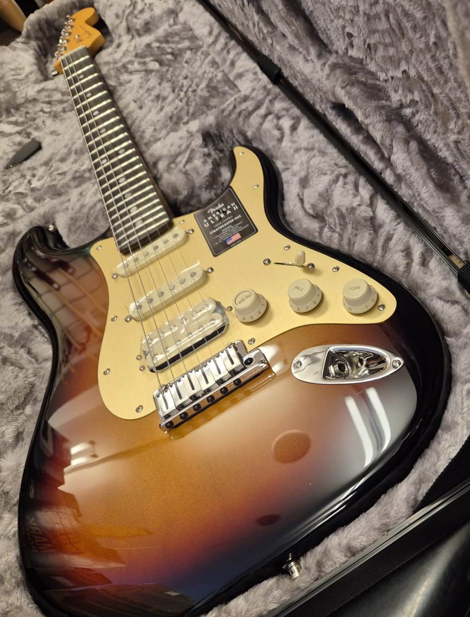 FENDER AMERICAN ULTRA II STRATOCASTER HSS ULTRABURST