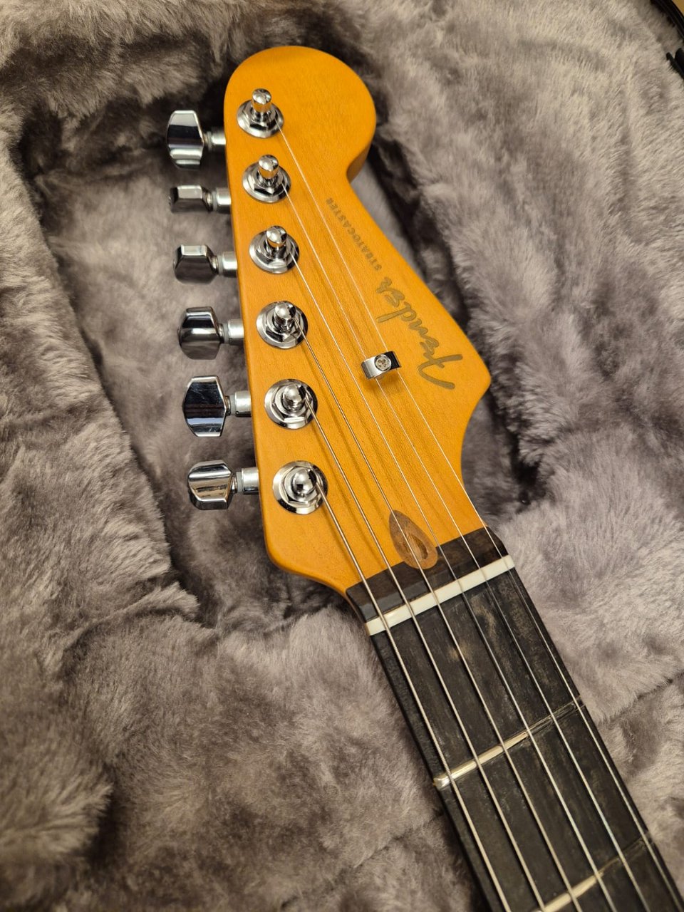 FENDER AMERICAN ULTRA II STRATOCASTER HSS ULTRABURST