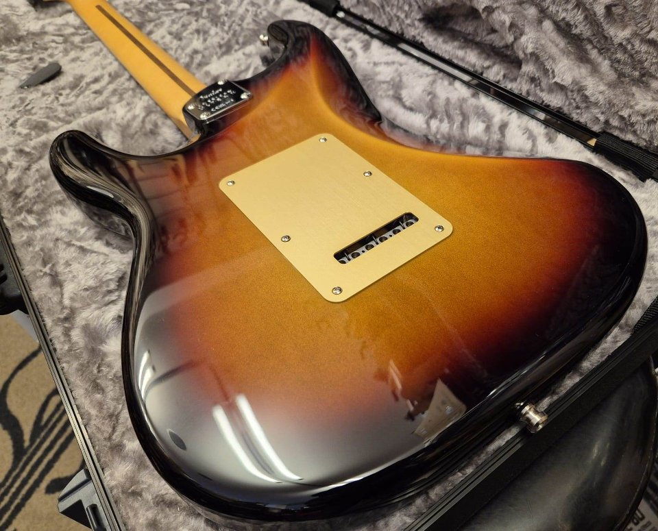 FENDER AMERICAN ULTRA II STRATOCASTER HSS ULTRABURST