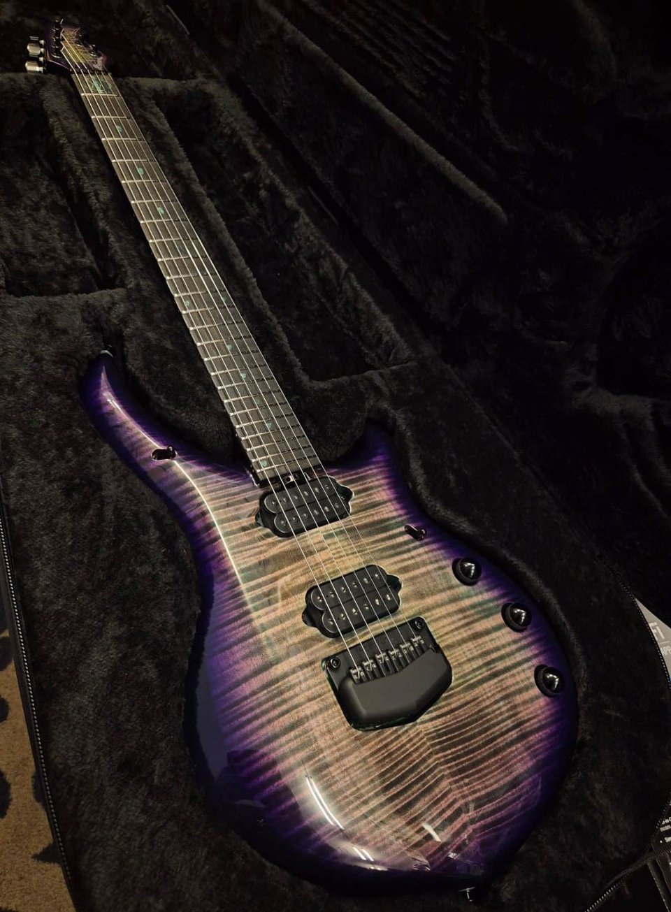 Music Man Majesty Crystal Amethyst Limited Edition 2023 N.46/125 Petrucci Signature Flame Maple Top