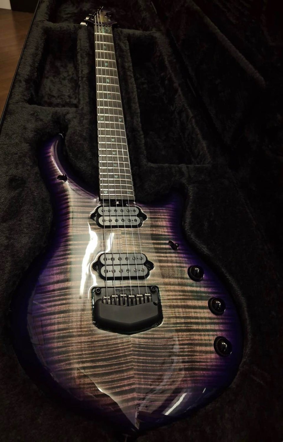 Music Man Majesty Crystal Amethyst Limited Edition 2023 N.46/125 Petrucci Signature Flame Maple Top