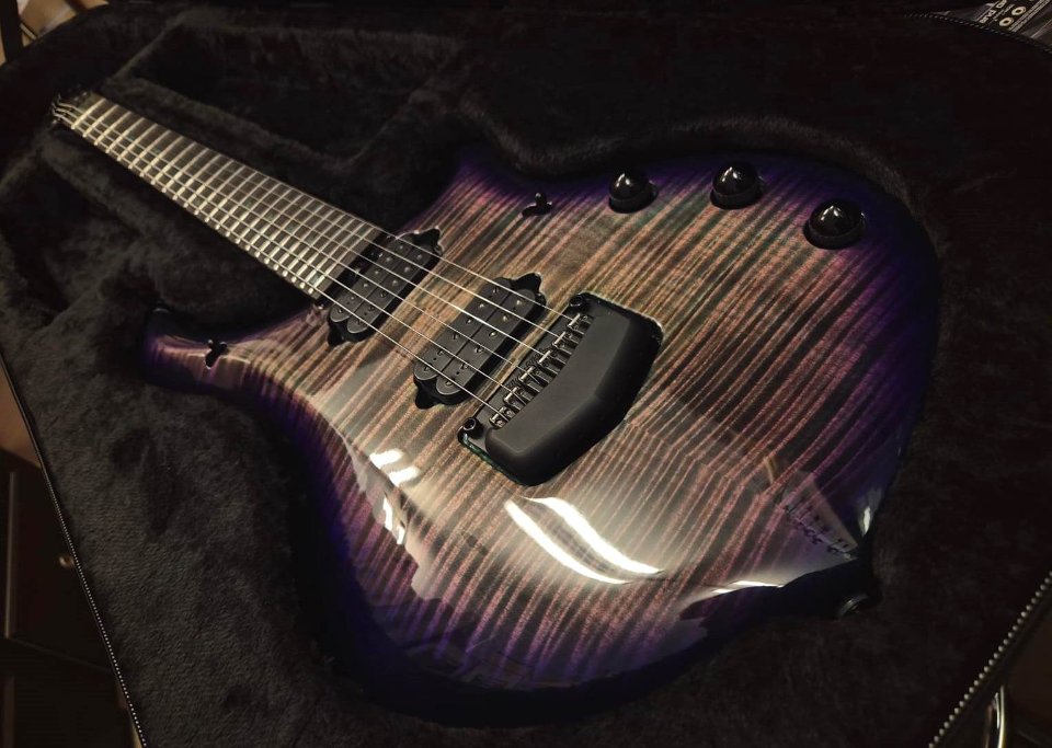 Music Man Majesty Crystal Amethyst Limited Edition 2023 N.46/125 Petrucci Signature Flame Maple Top