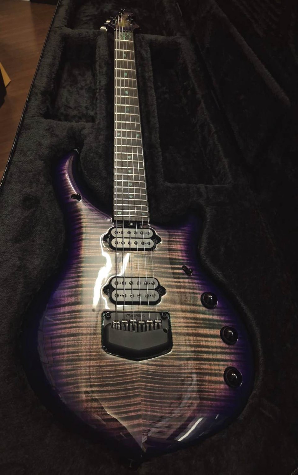 Music Man Majesty Crystal Amethyst Limited Edition 2023 N.46/125 Petrucci Signature Flame Maple Top