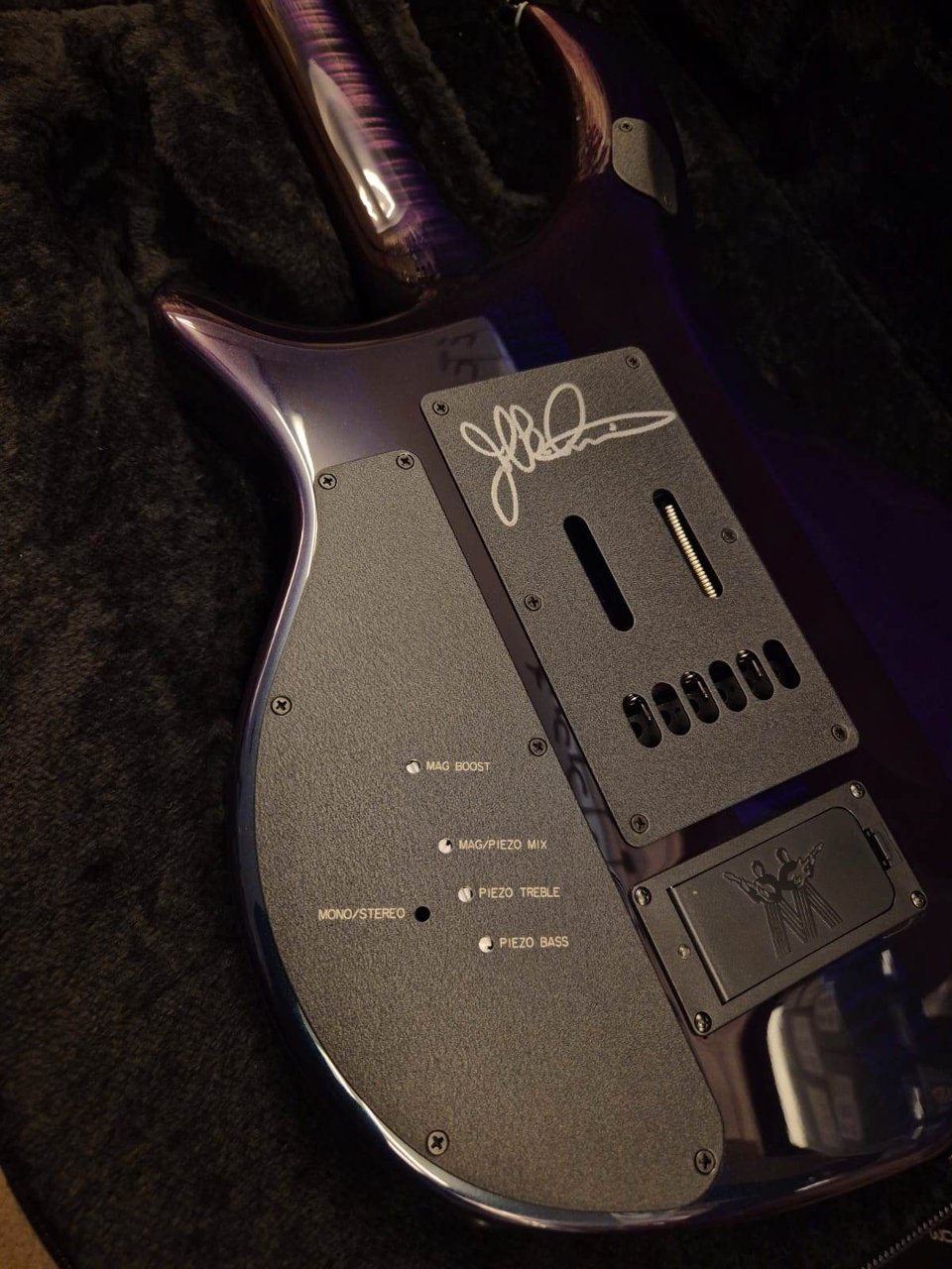 Music Man Majesty Crystal Amethyst Limited Edition 2023 N.46/125 Petrucci Signature Flame Maple Top