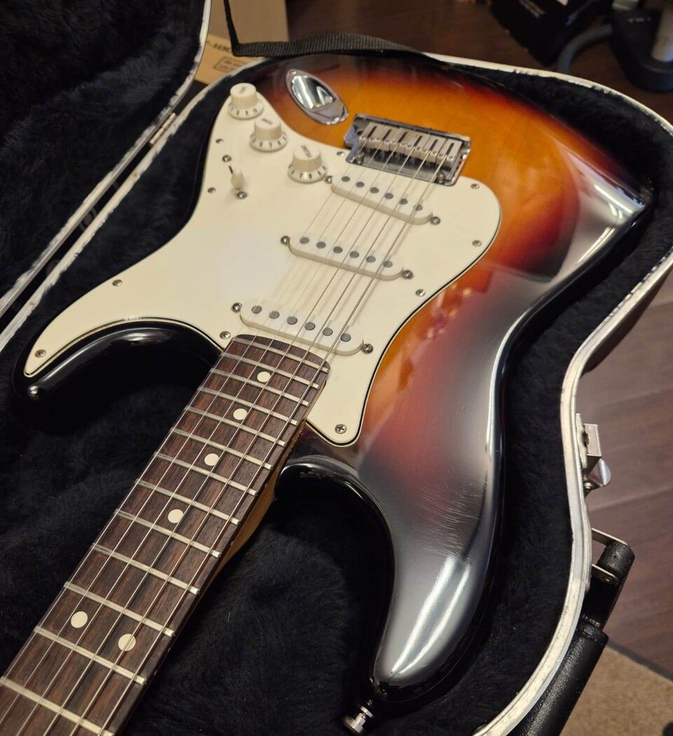 FENDER AMERICAN STANDARD STRATOCASTER SUNBURST 1998