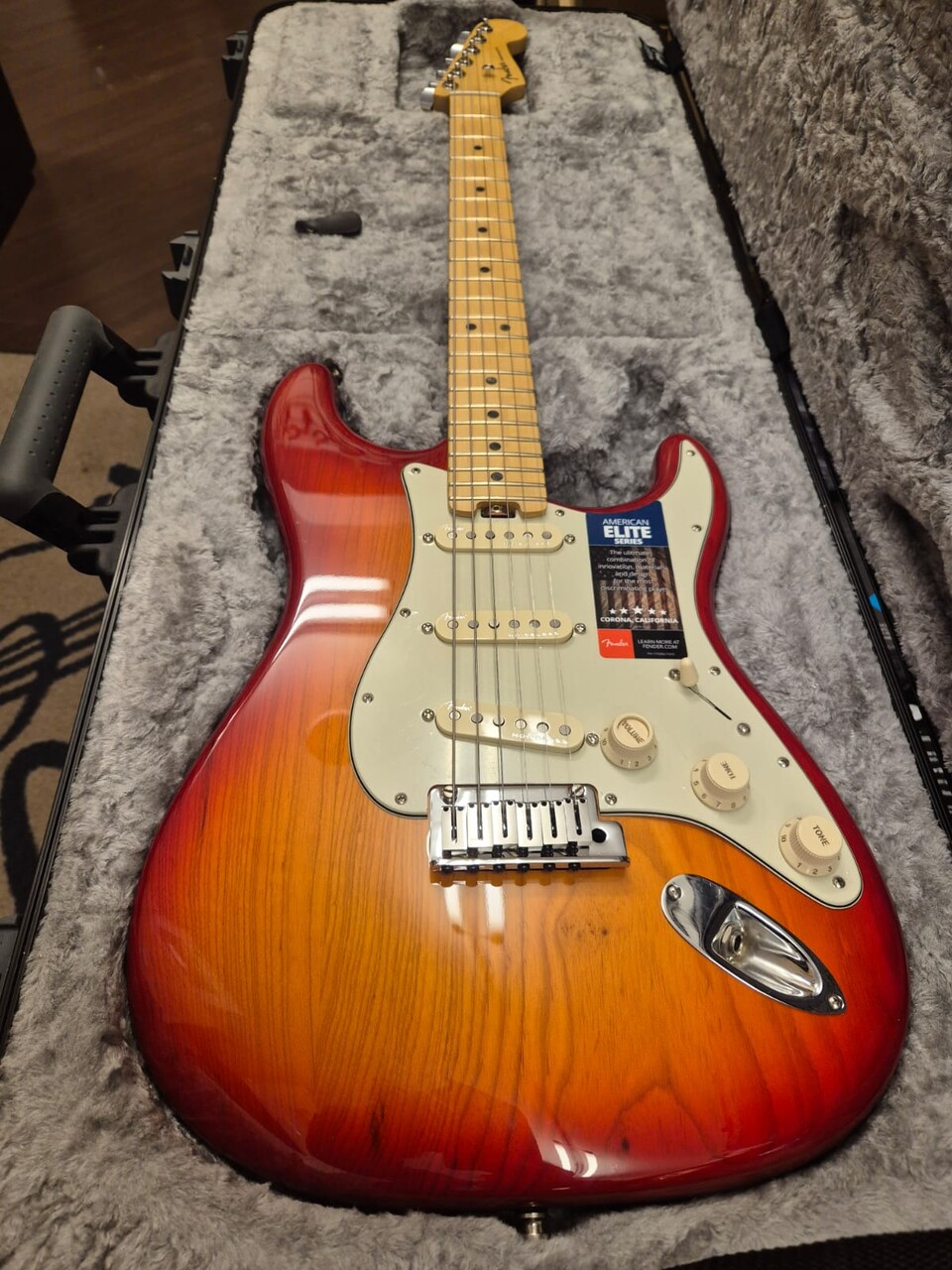 FENDER AMERICAN ELITE STRATOCASTER MN AGED CHERRY BURST