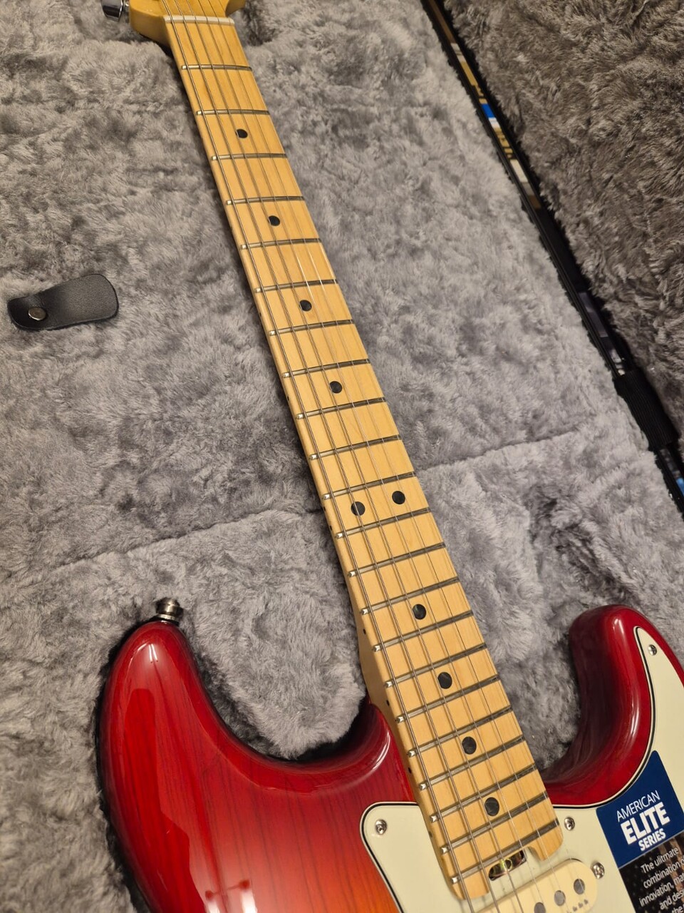 FENDER AMERICAN ELITE STRATOCASTER MN AGED CHERRY BURST