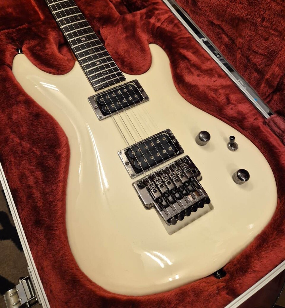 IBANEZ JS1000 WHITE JOE SATRIANI SIGNATURE